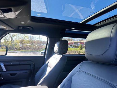 Used 2024 Land Rover Defender 90 V8 AWD/4WD image 12