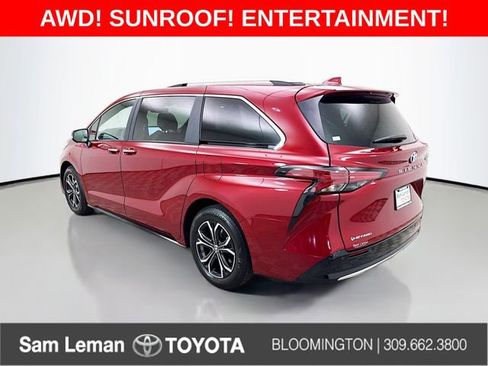 Used 2025 Toyota Sienna Platinum image 5
