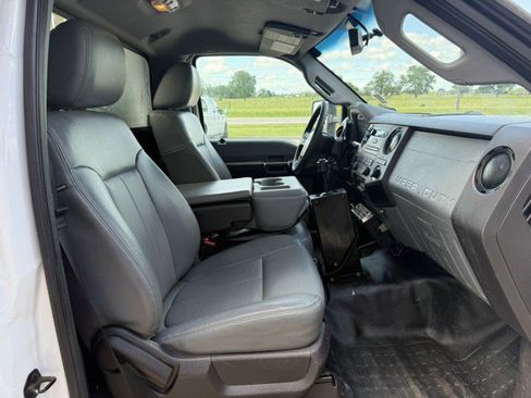 Used 2016 Ford F550 4x4 Regular Cab Super Duty image 9