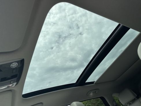 Certified 2022 Kia Sorento S w/ Panoramic Sunroof Package FWD image 38