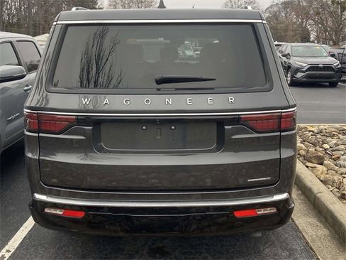 Used 2024 Jeep Wagoneer L Series II image 3