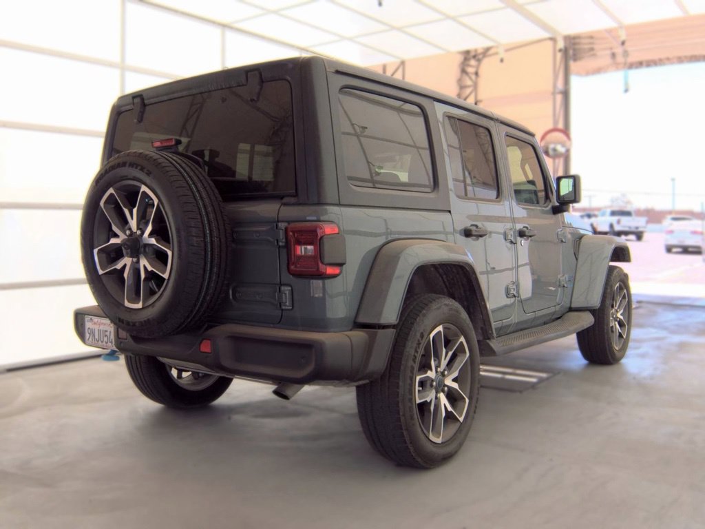 Used 2024 Jeep Wrangler Unlimited w/ Convenience Group AWD/4WD image 9