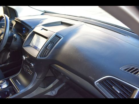 Used 2020 Ford Edge SE FWD image 37