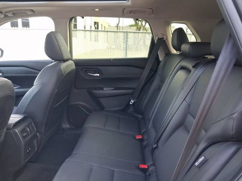 Used 2025 Nissan Rogue SV w/ SV Premium Package FWD image 6