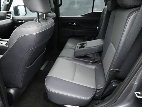 Used 2025 Lexus GX 550 w/ Accessory Package (2T) AWD/4WD image 31