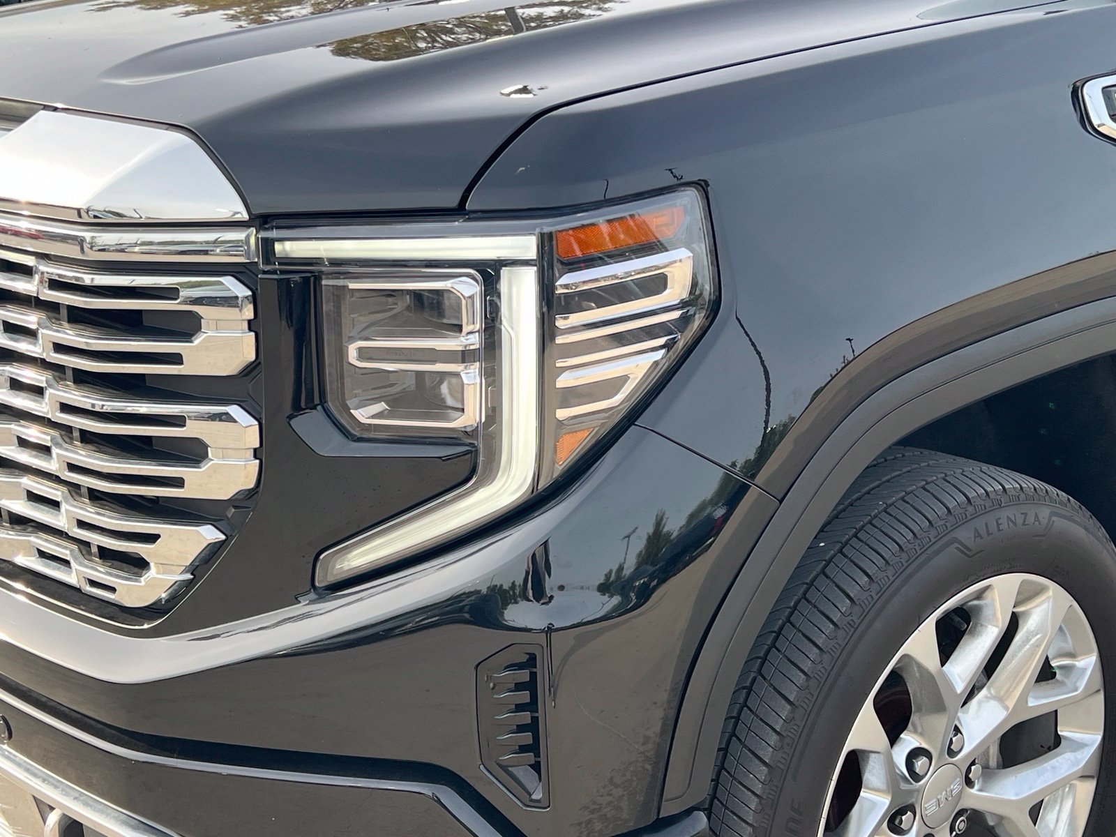 Used 2022 GMC Sierra 1500 Denali w/ Denali Reserve Package AWD/4WD image 4