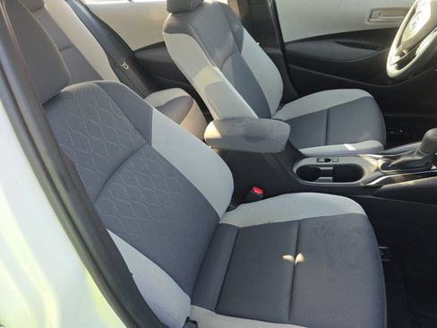 Used 2025 Toyota Corolla LE FWD image 11