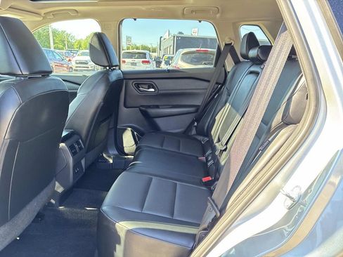 Used 2024 Nissan Rogue SV w/ SV Premium Package AWD/4WD image 15