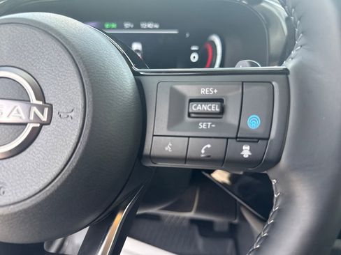 Certified 2025 Nissan Pathfinder Platinum image 17