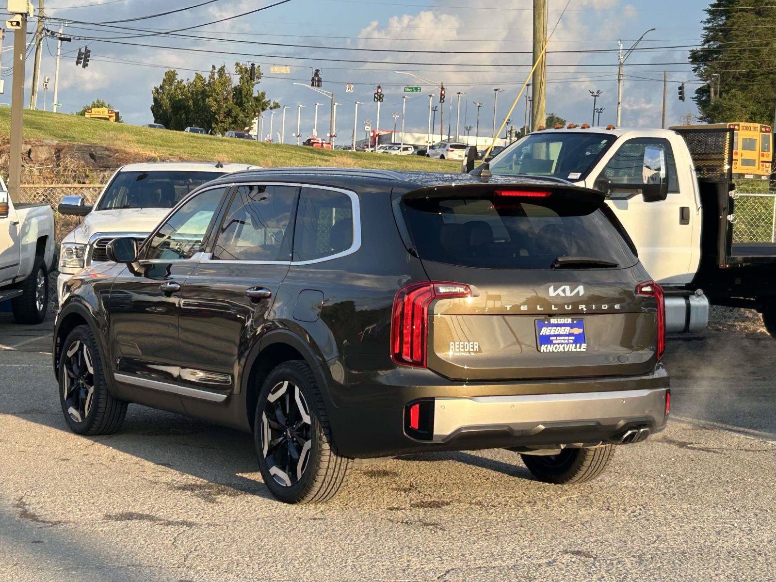 Used 2025 Kia Telluride S FWD image 5
