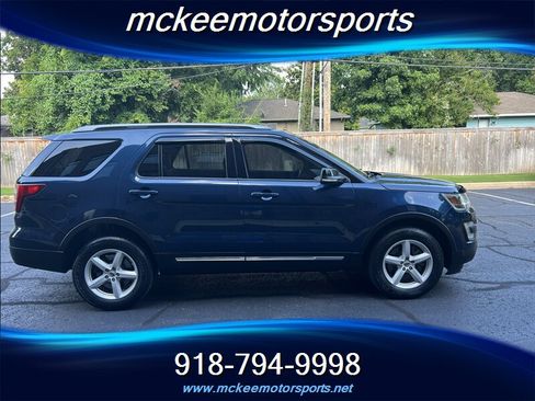 Used 2017 Ford Explorer XLT w/ Equipment Group 202A AWD/4WD image 1