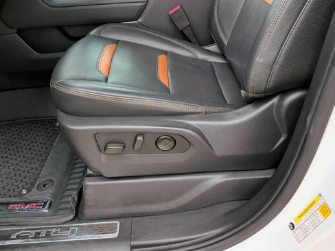 Used 2024 GMC Sierra 1500 AT4 w/ Technology Package AWD/4WD image 14