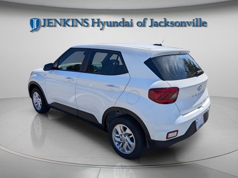 New 2025 Hyundai Venue SE image 3