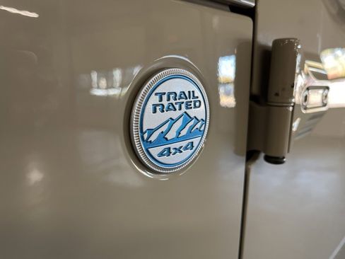 Used 2022 Jeep Wrangler Unlimited Sahara image 19