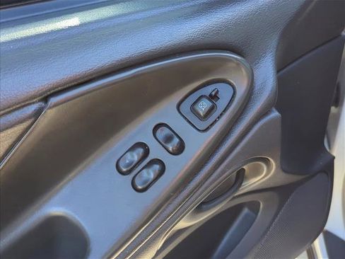 Used 2001 Ford Mustang Cobra RWD image 9