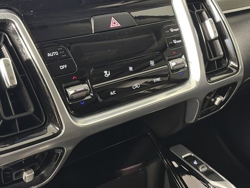 Used 2023 Kia Sorento SX image 21