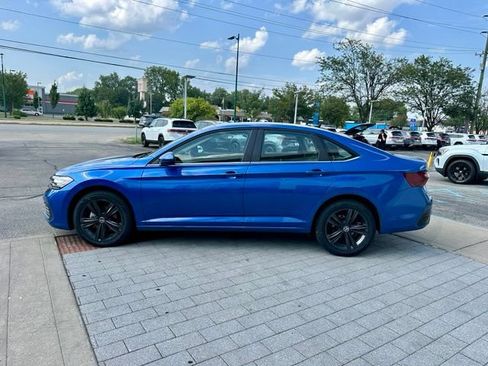 Used 2024 Volkswagen Jetta SE w/ Panoramic Sunroof Package FWD image 4