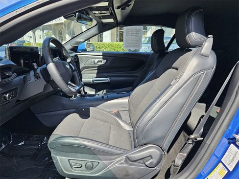 Used 2024 Ford Mustang Convertible image 3