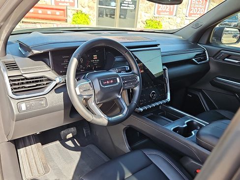 Used 2025 GMC Acadia Elevation w/ Elevation Premium Package FWD image 13