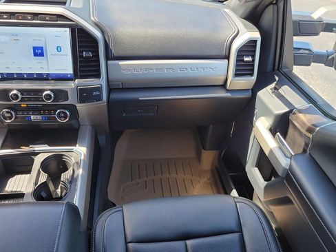 Used 2022 Ford F250 Lariat w/ Lariat Ultimate Package AWD/4WD image 15