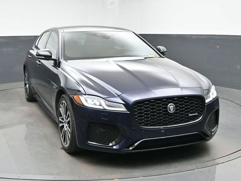 Used 2024 Jaguar XF R-Dynamic SE AWD/4WD image 2