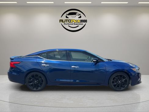 Used 2017 Nissan Maxima SR w/ Midnight Edition FWD image 8