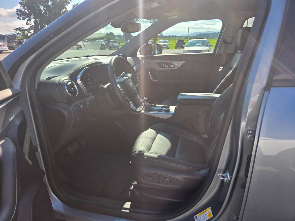 Used 2024 Chevrolet Blazer LT w/ Midnight/Sport Edition FWD image 7