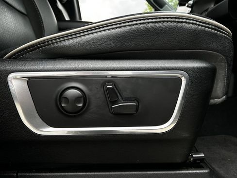 Used 2025 RAM 1500 Laramie AWD/4WD image 32