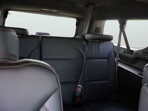 Used 2022 Chevrolet Suburban RST w/ Luxury Package AWD/4WD image 14