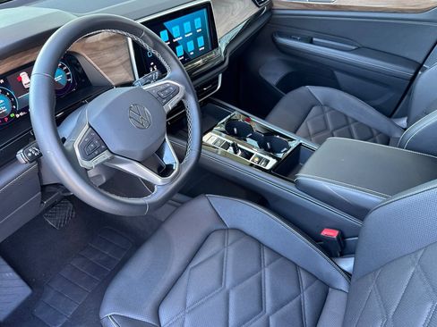 Used 2026 Volkswagen Atlas SE AWD/4WD image 4