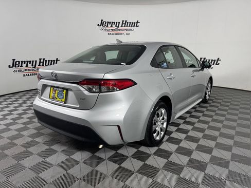 Used 2025 Toyota Corolla LE w/ Convenience Package FWD image 6