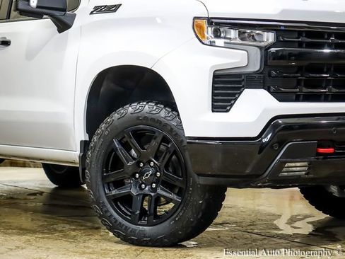 Used 2024 Chevrolet Silverado 1500 LT Trail Boss w/ LT Trail Boss Premium Package image 3