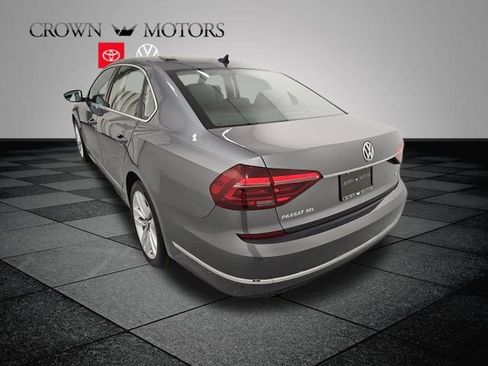 Used 2017 Volkswagen Passat 1.8T SEL Premium image 4