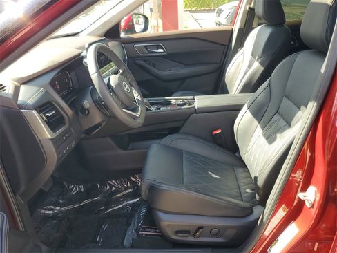 Certified 2023 Nissan Rogue Platinum w/ Platinum Premium Package image 17