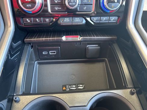 Used 2024 GMC Yukon XL Denali w/ Advanced Technology Package image 21