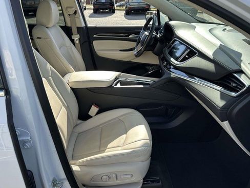 Used 2023 Buick Enclave Essence w/ Experience Buick Package image 9