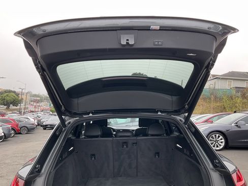 Used 2019 Audi e-tron Prestige w/ Prestige Package image 9