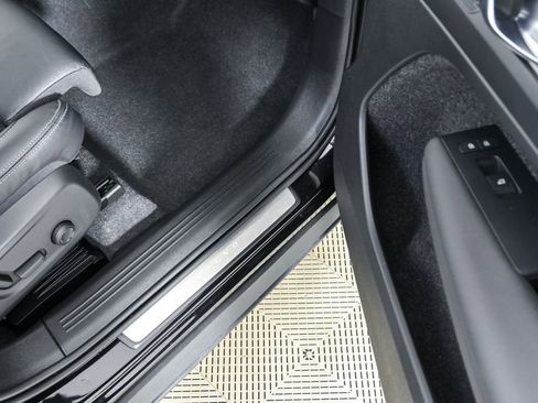 Certified 2023 Volvo XC40 B5 Plus w/ Protection Package Premier image 26