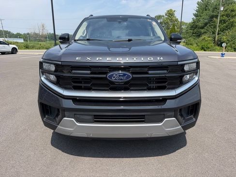 Used 2025 Ford Expedition Max Platinum w/ Driver's Package AWD/4WD image 2
