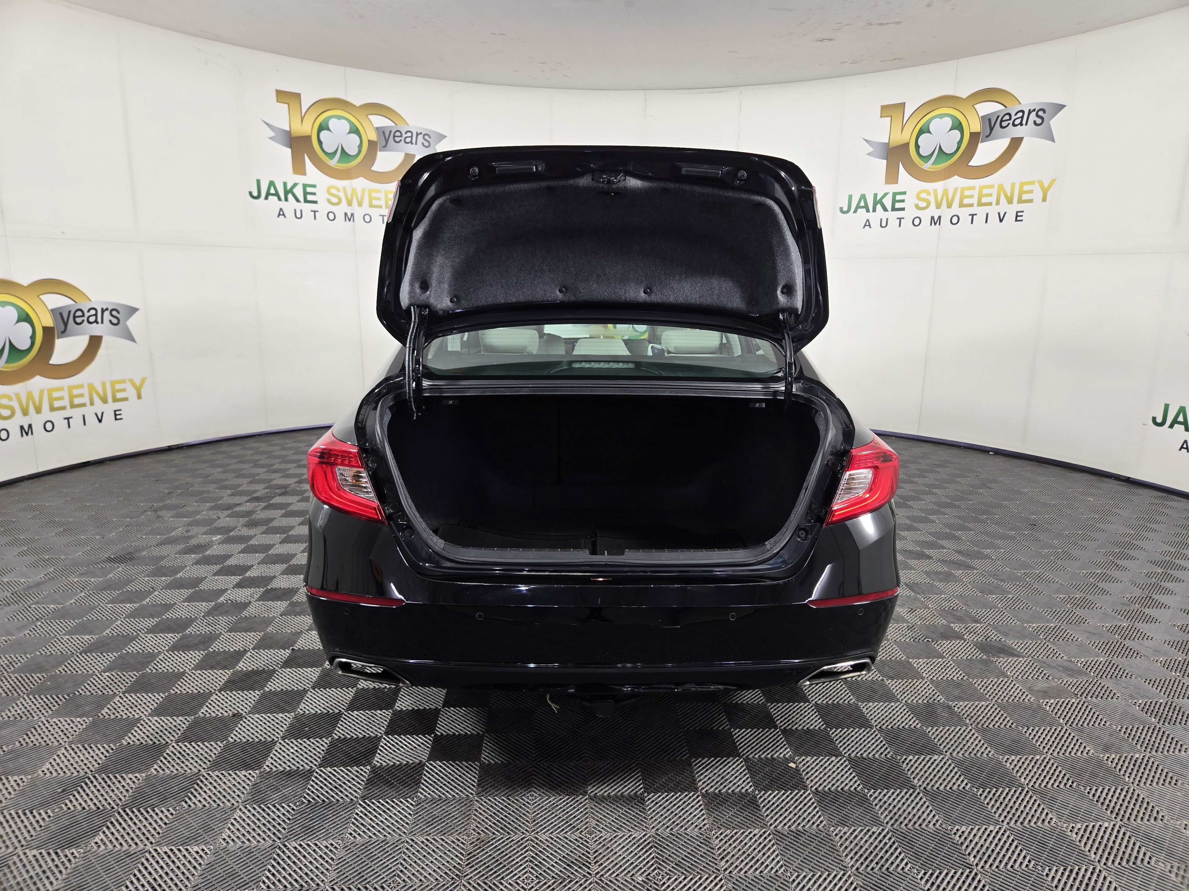 Used 2018 Honda Accord Touring image 34