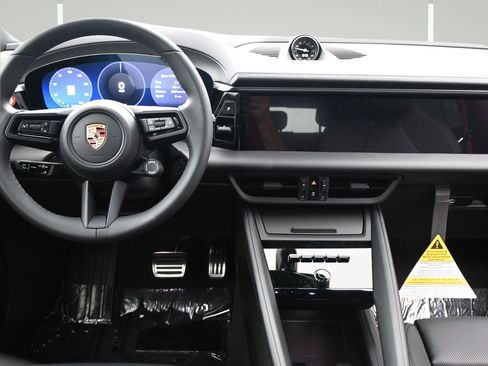 Certified 2025 Porsche Macan 4S Electric AWD/4WD image 8