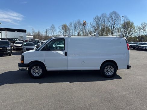 Used 2011 Chevrolet Express 1500 RWD image 2