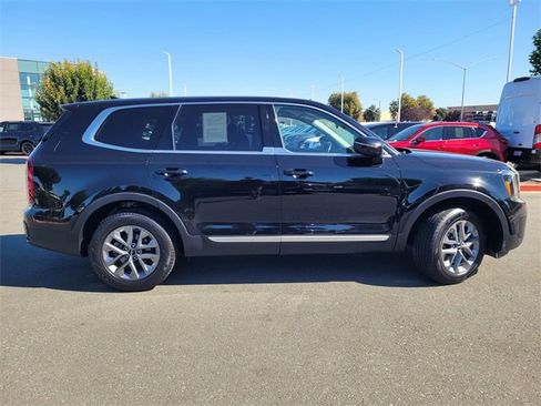 Used 2024 Kia Telluride LX image 3