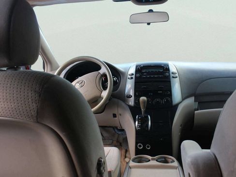 Used 2007 Toyota Sienna LE image 7