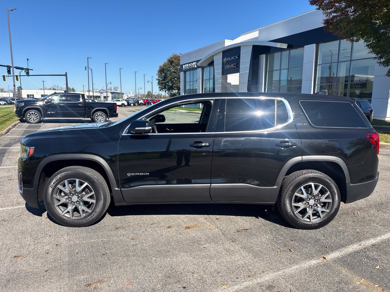 Used 2023 GMC Acadia SLE AWD/4WD image 9