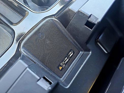 Used 2022 GMC Sierra 1500 Elevation w/ Preferred Package image 24