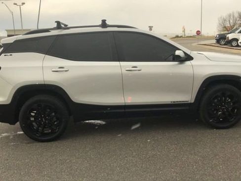 Used 2022 GMC Terrain SLE w/ Elevation Edition AWD/4WD image 9