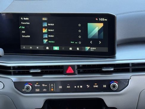 Used 2025 Kia Sorento S w/ Panoramic Sunroof Package image 17