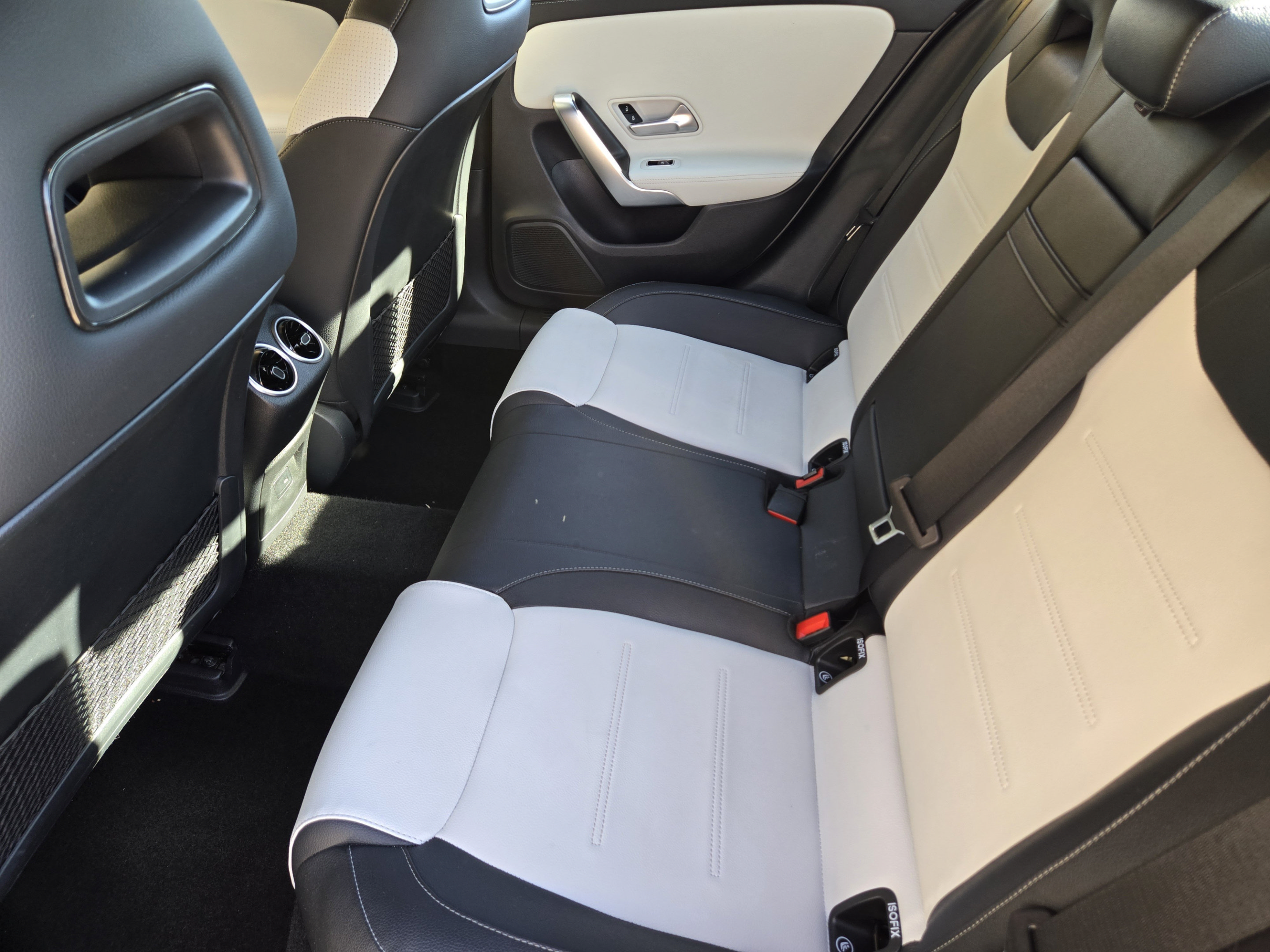 Used 2023 Mercedes-Benz CLA 250 4MATIC image 26