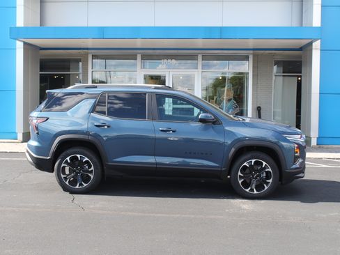 New 2026 Chevrolet Equinox LT w/ Convenience Package II AWD/4WD image 3